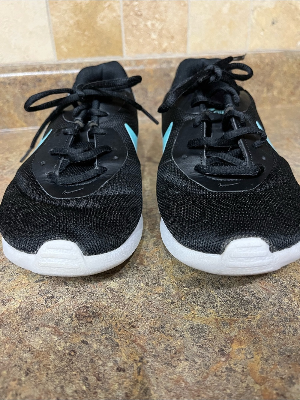 Nike Air Max Oketo Women’s 8 Black Aurora Pink Teal Sneakers walking athletic - Picture 2 of 9
